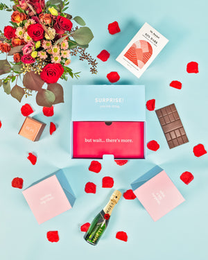 Love Forever Explosion Box + Flowers 1